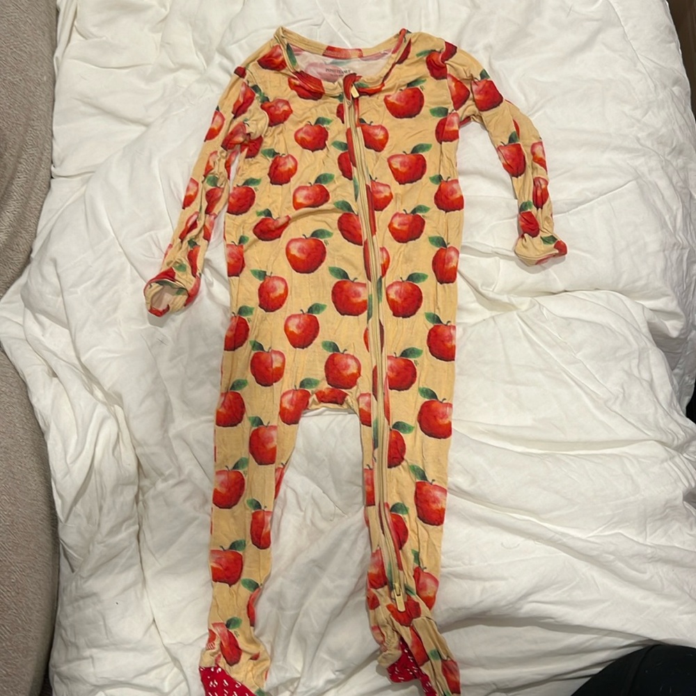 GUC Posh Peanut Apple Footie with two-way zipper 18-24M